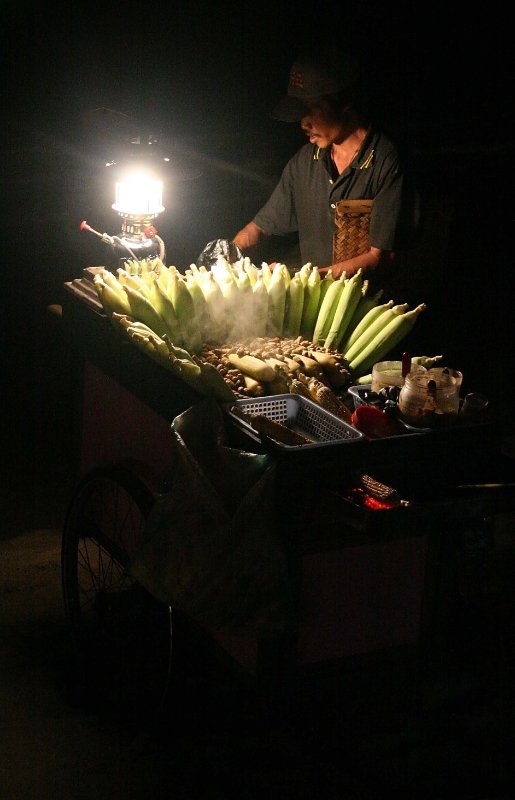Corn on the cob man, Bali Kutah Indonesia.jpg